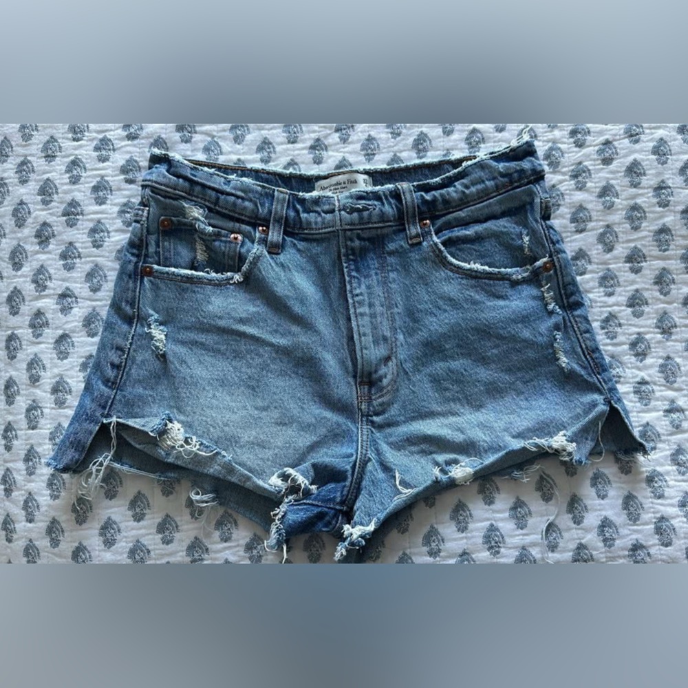 Abercrombie Mom Shorts 27